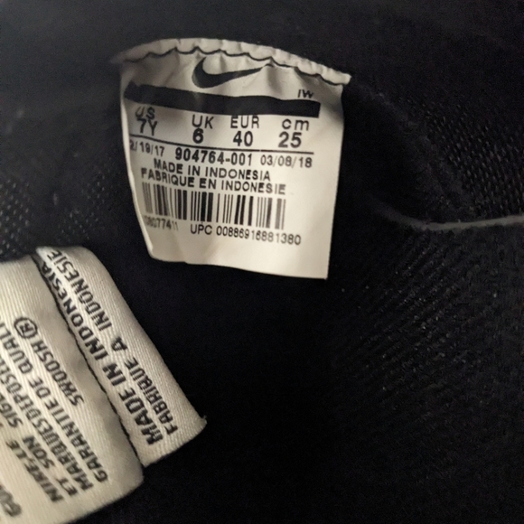 Nike shoes - Picture 5 of 5